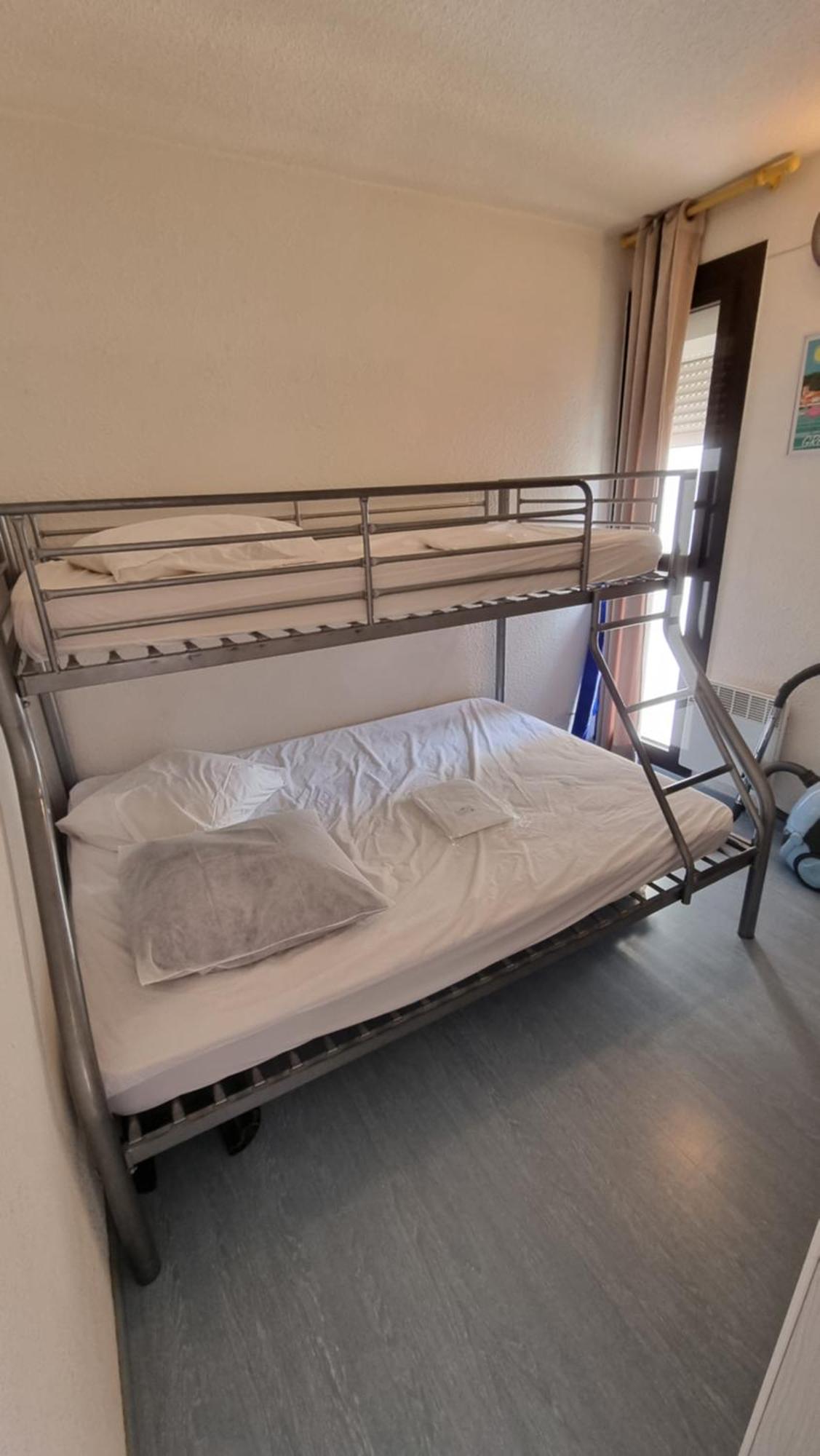 Gruissan-port-t2-2chambres-5pers-43m2-climatise-parking-valfred Apartment